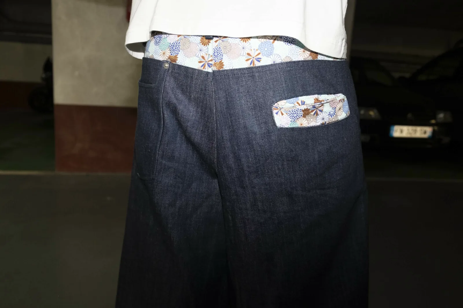 Détail de la poche fleurie du Flower short